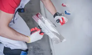 Ile schnie gips szpachlowy? Uniknij błędów i pęknięć!