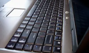 Jak włączyć klawiaturę w laptopie i rozwiązać najczęstsze problemy