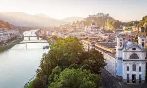 Sonnenuntergang über Salzburg: Entdecke die Stadt und ihre **Salzburg Geheimtipps** abseits der Touristenpfade.