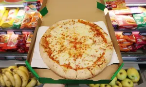 Ile kosztuje pizza? Sprawdź ceny i promocje w najlepszych pizzeriach