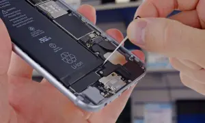Twój iPhone zwalnia? Wymiana baterii w Katowicach: Ceny i porady