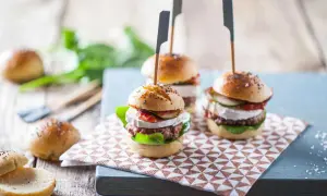 Mini-burgers apéro froids : les secrets d'un apéritif réussi.