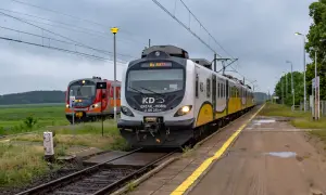 Dwa pociągi stoją na stacji. Czy można jechać wcześniejszym pociągiem regio?