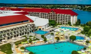 Hotel Gołębiewski Mikołajki - historia powstania i rozwój atrakcji