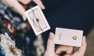 Zawiąż bransoletkę szczęścia: Przewodnik po 7 magicznych supełkach
