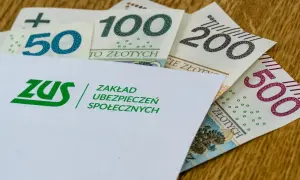 ZUS i polskie banknoty 50, 100, 200, 500 zł. To symbol tego, co to renta i wsparcie finansowe.