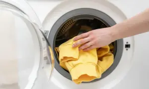 Jak prać bluzy z kryształkami, aby ich nie uszkodzić i zachować piękno