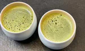 Perfekcyjna matcha: Jak parzyć, by nie była gorzka? Kompletny poradnik