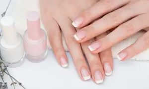 Ile kosztuje french manicure u kosmetyczki? Ceny, które zaskakują
