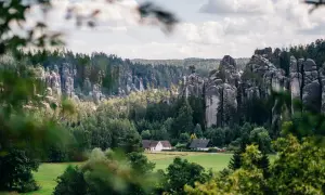 Niezapomniane atrakcje w okolicy skalnego miasta, które musisz zobaczyć