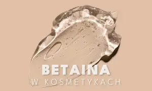 Przezroczysta, żelowa konsystencja kosmetyku z widocznymi pęcherzykami powietrza. Napis "BETAINA W KOSMETYKACH" wyjaśnia, co to jest betaina i jej zastosowanie.