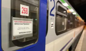 Pociągi międzynarodowe z Warszawy: Berlin-Warszawa Express, numer 268, z logo PKP Intercity.