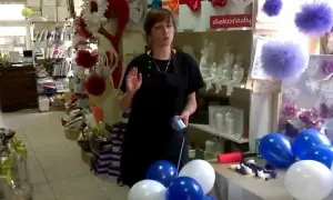 Jak skutecznie przykleić balony do ściany bez uszkodzeń – proste metody dekoracji