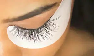 Des cils longs et volumineux, un rêve pour beaucoup. Découvrez comment avoir des cils plus longs grâce à des soins et extensions.