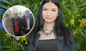 Viki Gabor z rodziną. Na zdjęciu w okręgu widać jej rodziców i brata, a obok Viki Gabor.