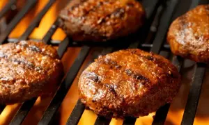 Jak zrobić kotlety do burgerów, które zachwycą Twoich gości