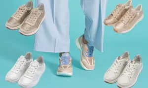 Kolekcja butów damskich: złote, białe i beżowe sneakersy. Wygodne, szerokie w palcach buty na co dzień.