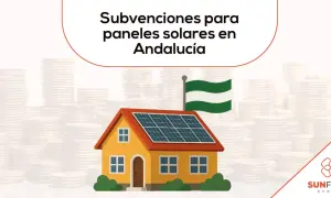 Casa con paneles solares y bandera de Andalucía. Información sobre subvencion placas solares en Andalucía.