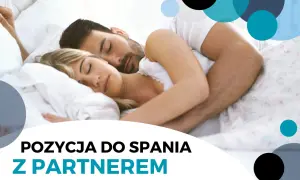 Para śpi przytulona w łóżku, mężczyzna obejmuje kobietę.