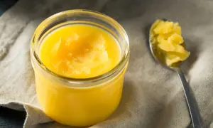 Masło klarowane (Ghee): Zdrowe czy nie? Fakty, zalety i wady