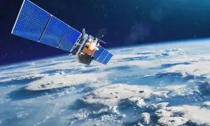 Satelita Starlink, symbol nowoczesnej łączności, krąży nad Ziemią. To odpowiedź na pytanie: starlink co to.
