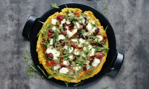 Pizza Giuseppe: kuszenie smakami! Zobaczcie tę pyszną pizzę z rukolą, suszonymi pomidorami i mozzarellą.