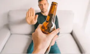 Alkohol a rak: Naukowcy nie mają wątpliwości. Bezpieczna dawka?