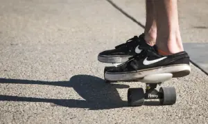 Jak wybrać najlepsze buty na deskę? Porady i rekomendacje dla skateboarderów