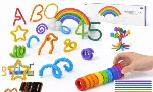 Kolorowe pomoce sensoryczne: litery, liczby, tęcza, gwiazdki i zabawki do ściskania.