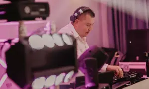 DJ na 40. urodziny: Ile kosztuje i jak wybrać idealnego?