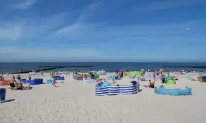 Gdzie leży Dźwirzyno? Odkryj jego położenie i atrakcje w okolicy
