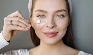 Jak często stosować peeling enzymatyczny? Bezpieczna częstotliwość dla każdego typu skóry