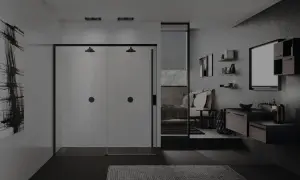 Un elegante bagno in camera con doccia doppia, lavabo sospeso e letto visibile attraverso uno specchio.