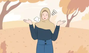 En kvinna i hijab med uppgivna armar och en suckande min, omgiven av höstlöv. Hon söker efter sätt att få bort ångest snabbt.