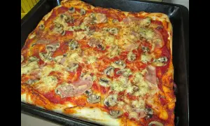 Jak zrobić cienkie ciasto na pizzę, które zachwyci Twoich gości