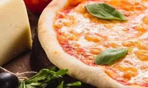 Jak jeść pizzę we Włoszech: unikaj faux pas i ciesz się smakiem