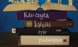 Kto czyta książki, żyje podwójnie? Autor i sens cytatu Eco