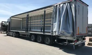 Transport a spedycja: Kluczowe różnice i rola spedytora