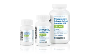 Trzy butelki leku Omeprazole Delayed-Release Capsules, USP 20 mg. Opakowania zawierają 30, 100 i 1000 kapsułek.