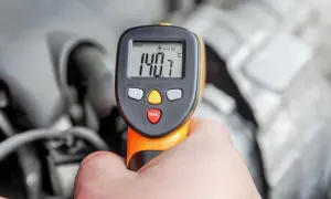 Jaka temperatura oleju w silniku? Uniknij przegrzewania i awarii