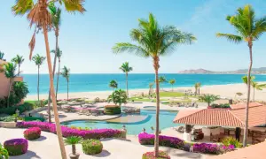 Rajskie wakacje z **ultra all inclusive**: palmy, basen, plaża i ocean. Idealne miejsce na relaks.