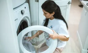 Jak prać poduszki w pralce? Krok po kroku do świeżości i puszystości!