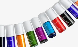 Kolekcja kolorowych serum Theramid: peptydy, ceramidy, witamina A i inne.