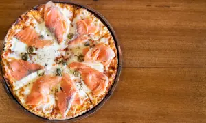 Pizza au saumon maison : la recette facile et ses secrets d'expert