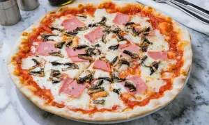 Pizza Reine maison : la recette facile pour un succès garanti !