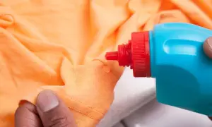 Jak skutecznie wywabić żywicę z ubrań bez uszkodzenia tkanin – sprawdzone metody