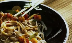 Wok kuchnia azjatycka na co dzień - proste przepisy i porady, które zmienią Twoje gotowanie