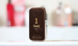 Elegancka butelka perfum 1 Million Privé Paco Rabanne, symbol luksusu i bogactwa, gotowa na wyjątkowe okazje.