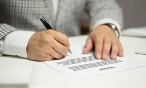 Sprzedaż mieszkania: Dokumenty do umowy przedwstępnej bez pułapek