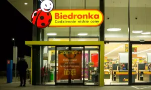 Biedronka w Karwi? Sprawdź, gdzie zrobisz zakupy na urlopie!